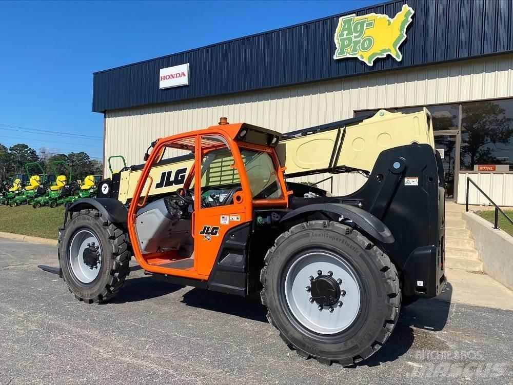 JLG 742 Chariot télescopique