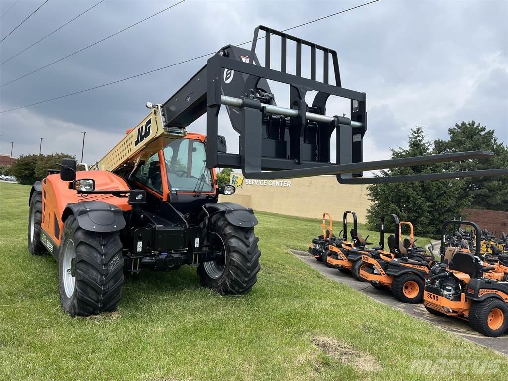JLG 823 Chariot télescopique