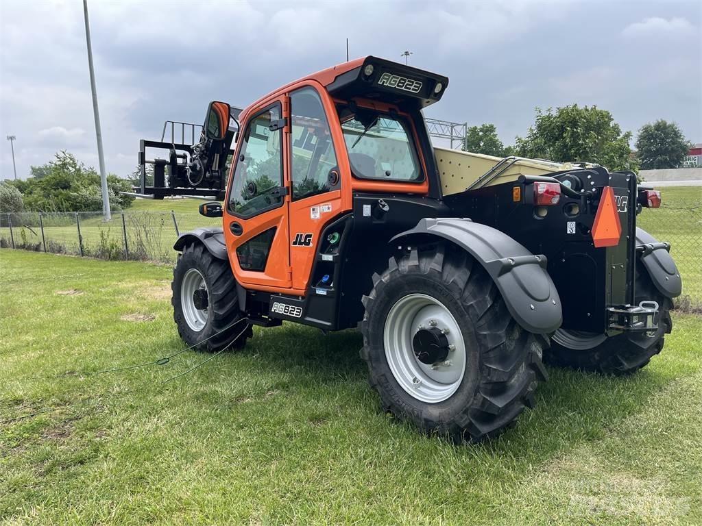 JLG 823 Chariot télescopique