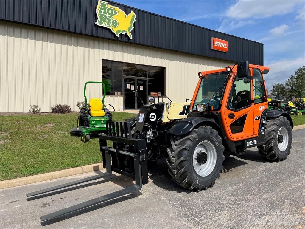 JLG 823 Chariot télescopique