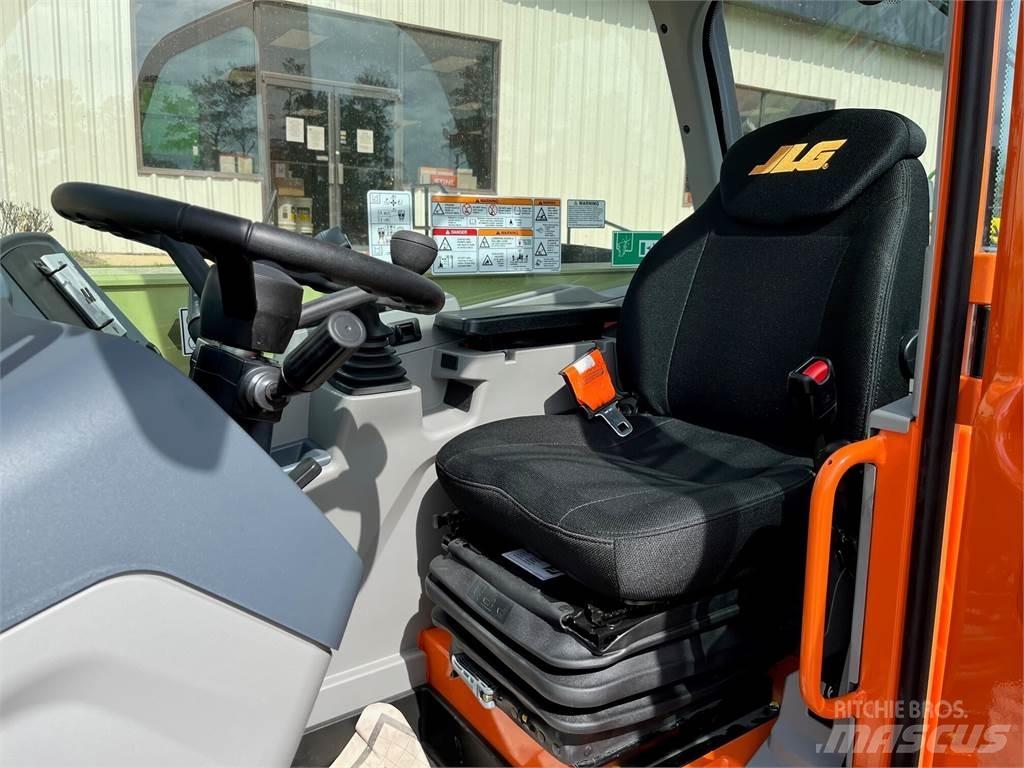 JLG 823 Chariot télescopique