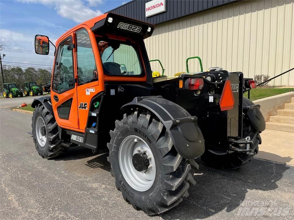 JLG 823 Chariot télescopique