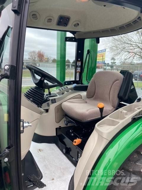 John Deere 3046R Tracteur