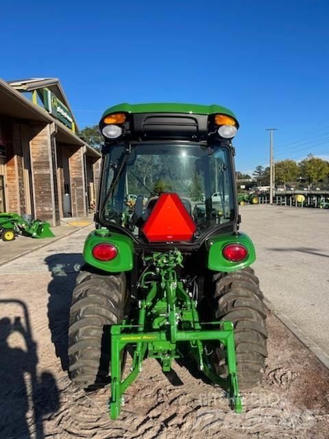 John Deere 3046R Tracteur
