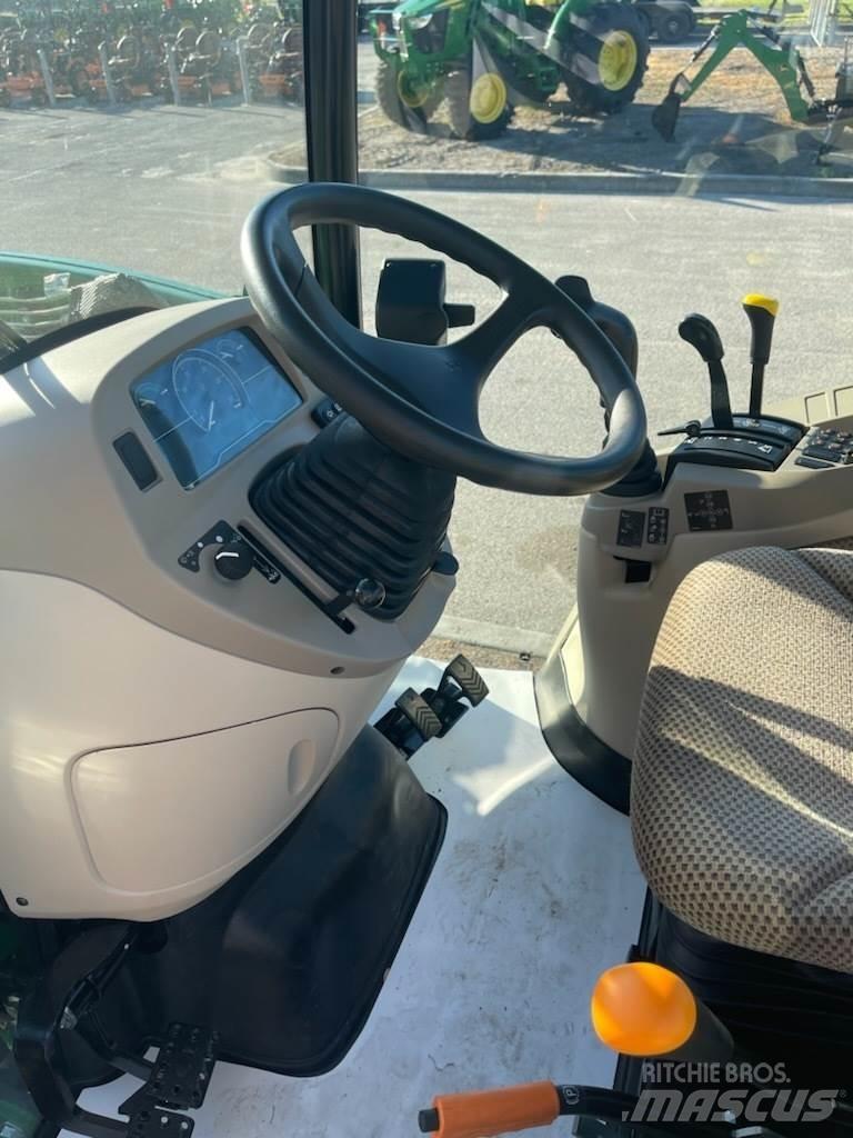 John Deere 3046R Tracteur
