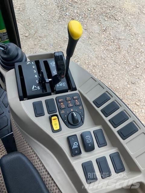 John Deere 3046R Tracteur
