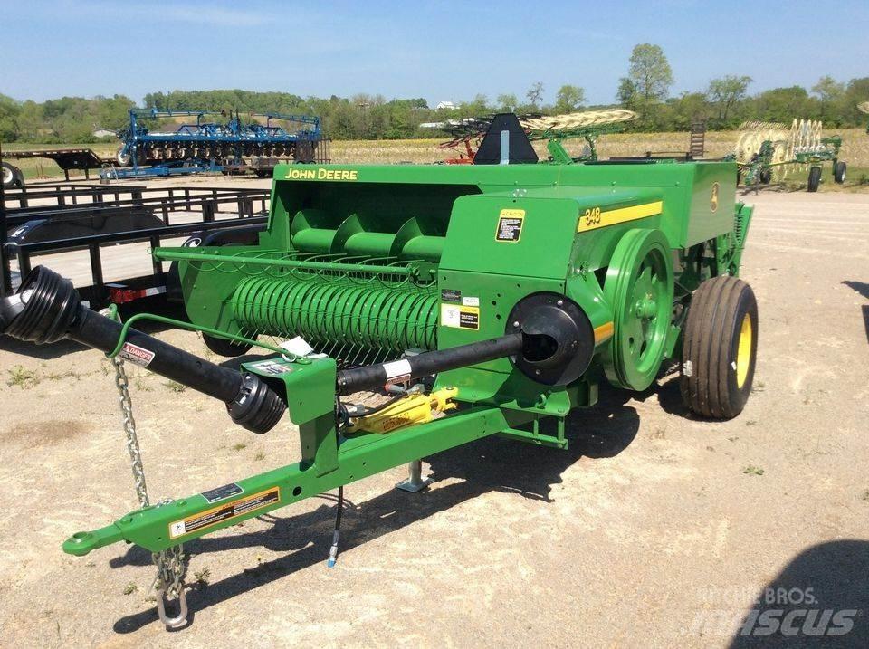 John Deere 348 Presse cubique