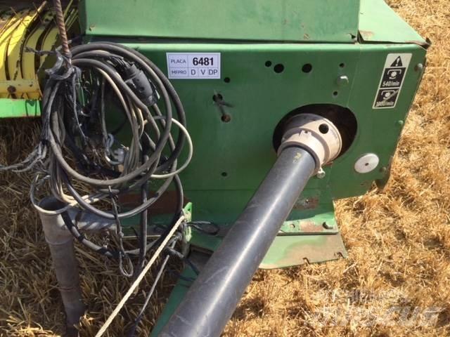 John Deere 349 Presse cubique