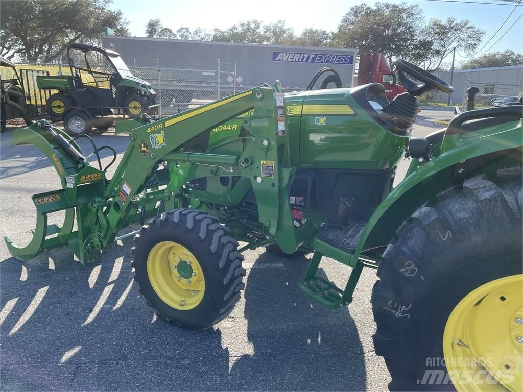 John Deere 4044R Tracteur