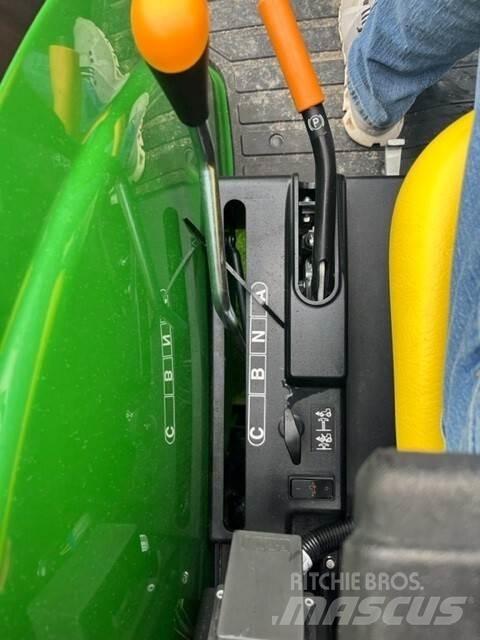 John Deere 4044R Tracteur