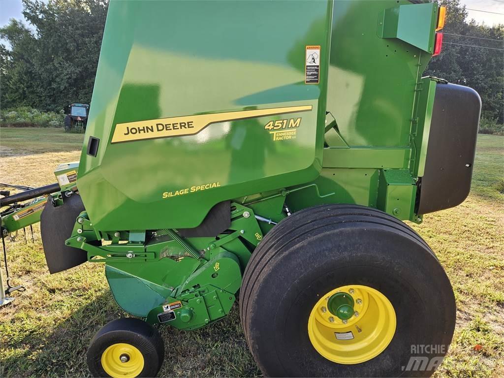 John Deere 451M Presse à balle ronde