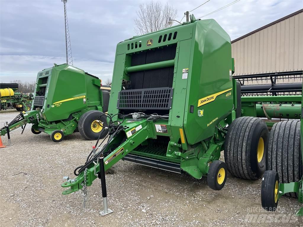 John Deere 451M Presse à balle ronde