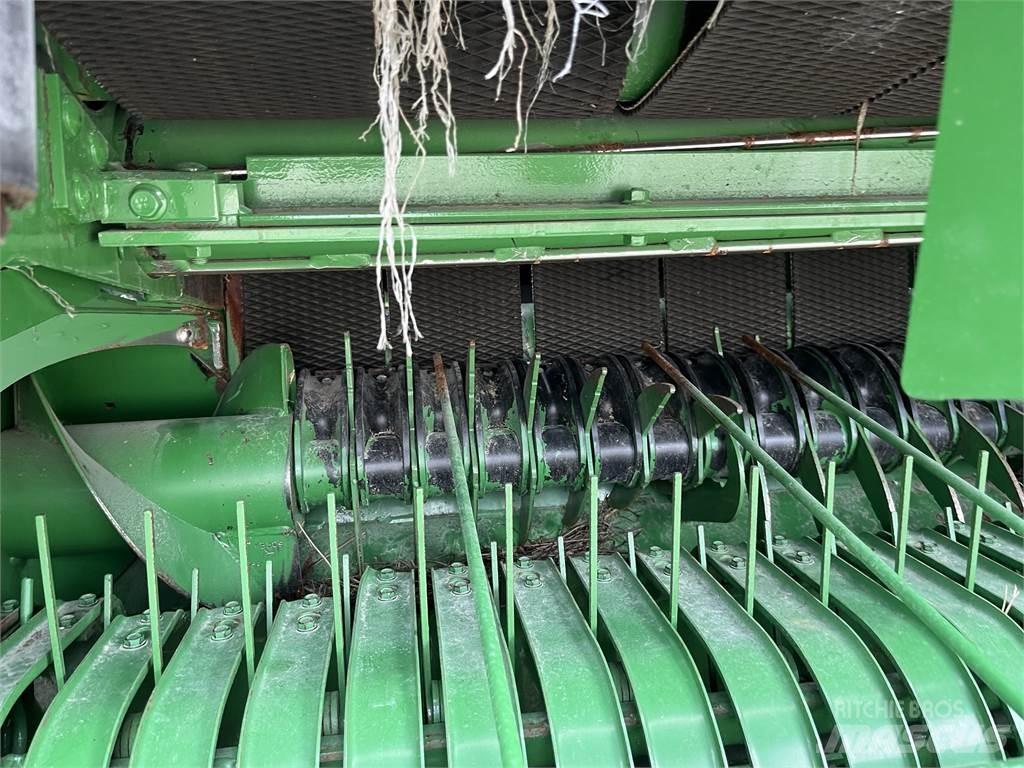 John Deere 451M Presse à balle ronde