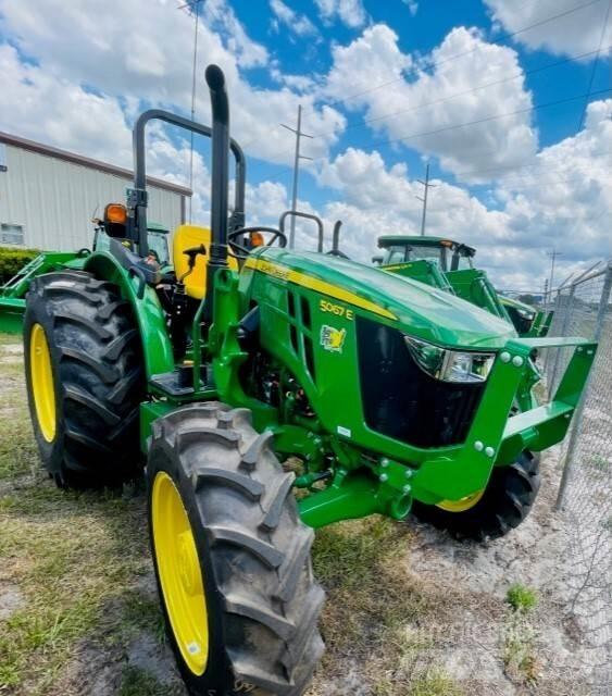 John Deere 5067E Tracteur