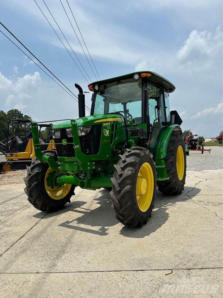 John Deere 5067E Tracteur