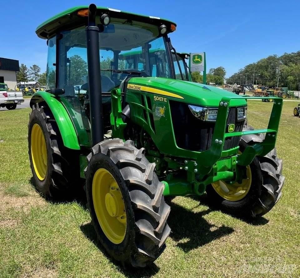 John Deere 5067E Tracteur