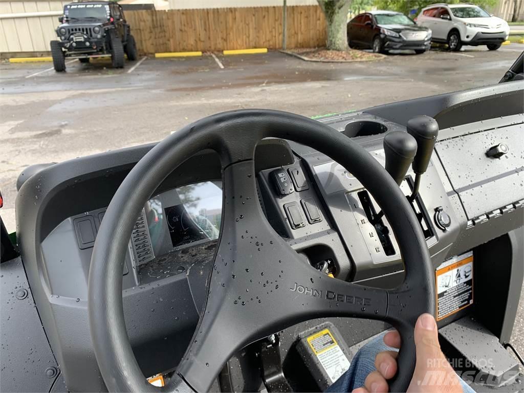 John Deere 590M Mini utilitaire