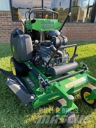 John Deere 636M Tondeuses montées