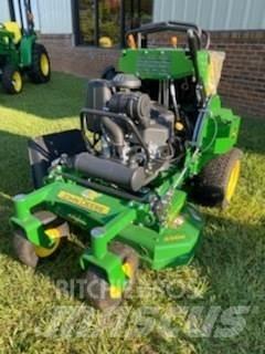 John Deere 636M Tondeuses montées