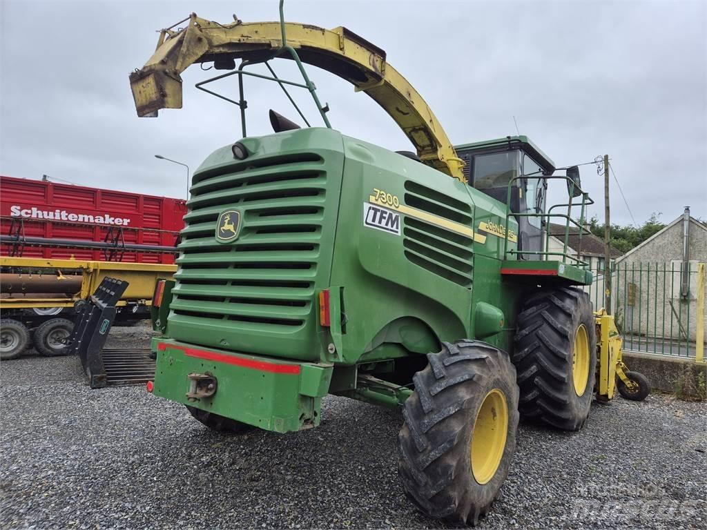 John Deere 7300 Ensileuse occasion
