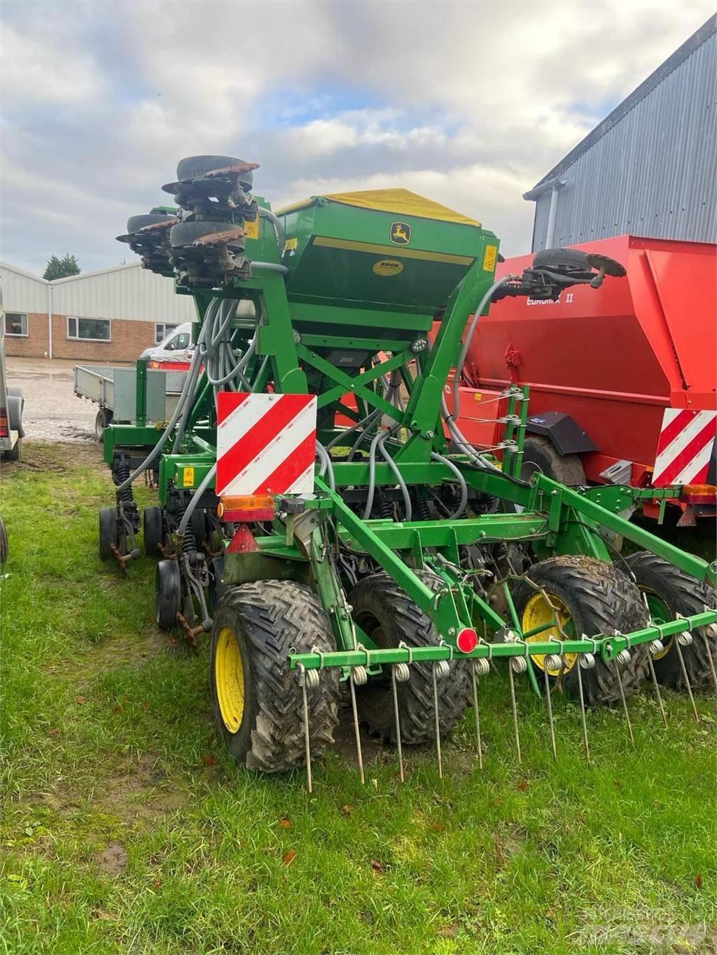 John Deere 750A Semoir