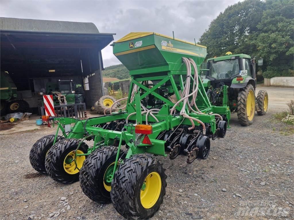 John Deere 750A Semoir