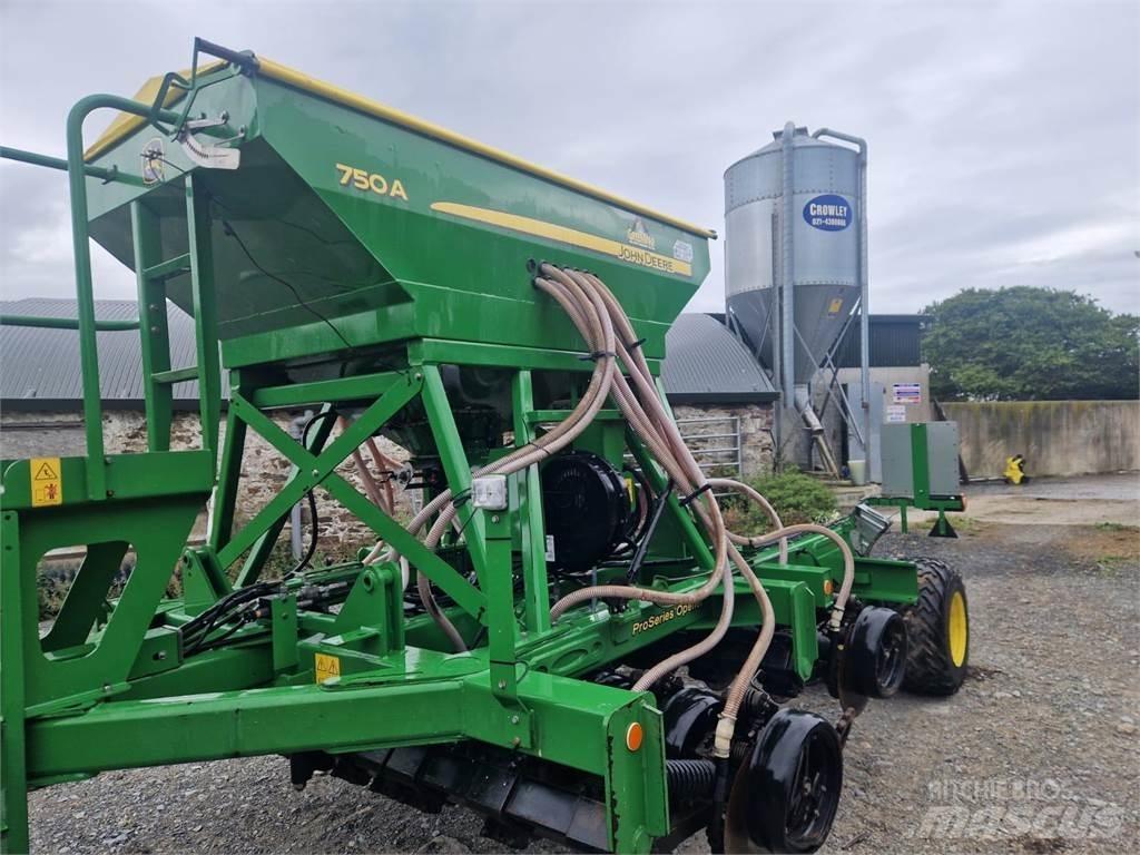 John Deere 750A Semoir