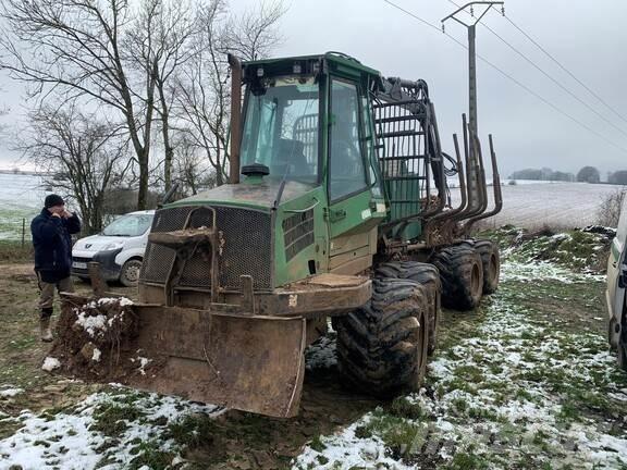 John Deere 810D Porteur