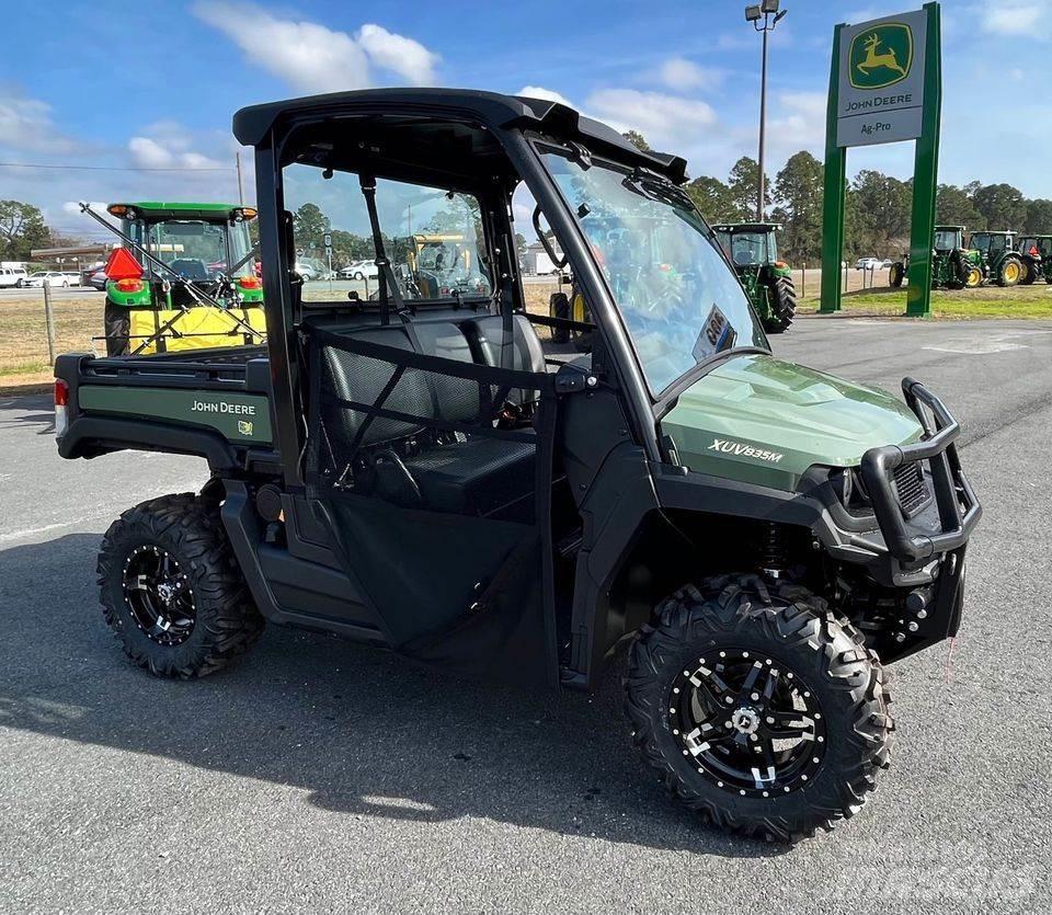 John Deere 835M Mini utilitaire