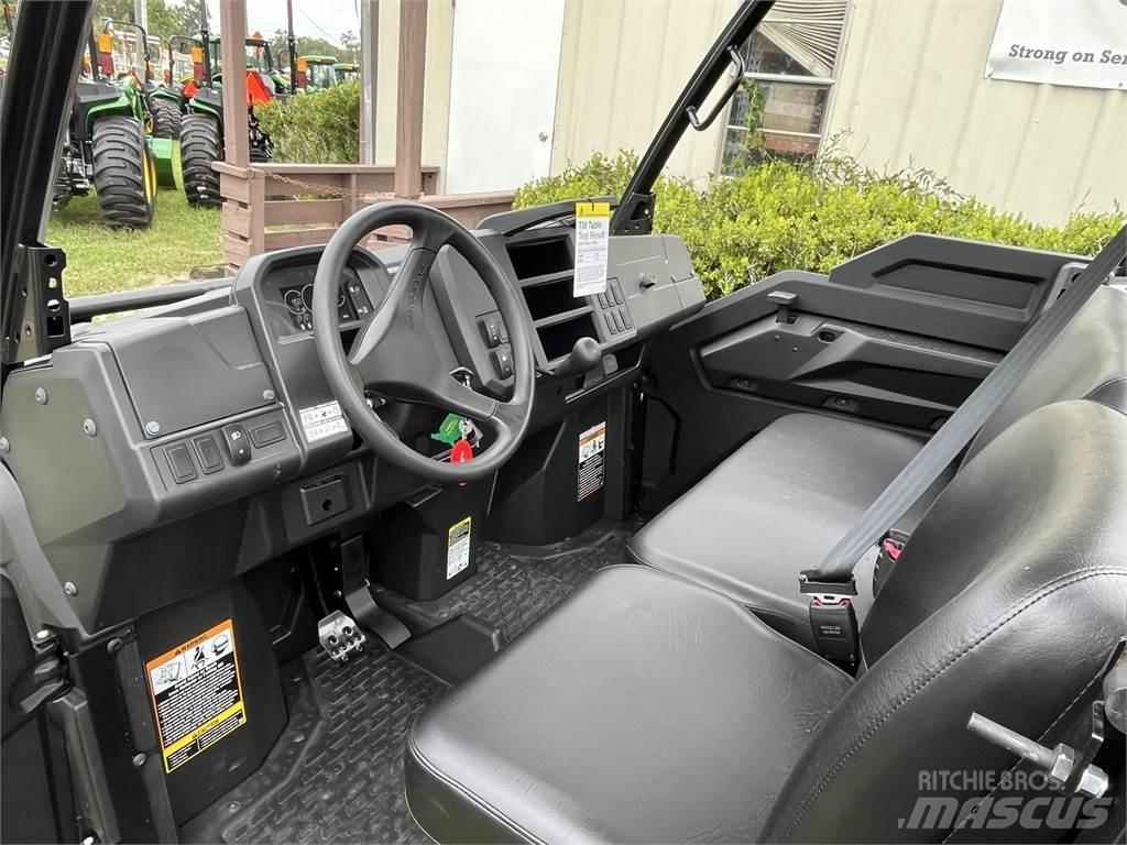 John Deere 835M Mini utilitaire