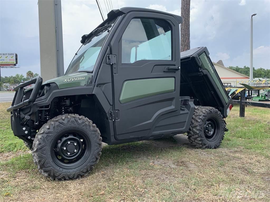 John Deere 835M Mini utilitaire