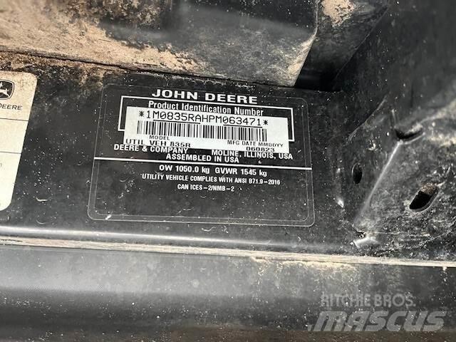 John Deere 835R Mini utilitaire