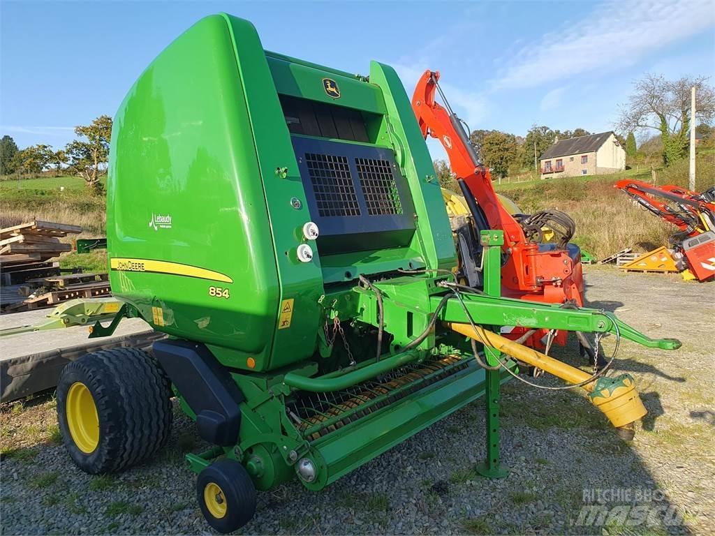 John Deere 854 Presse à balle ronde