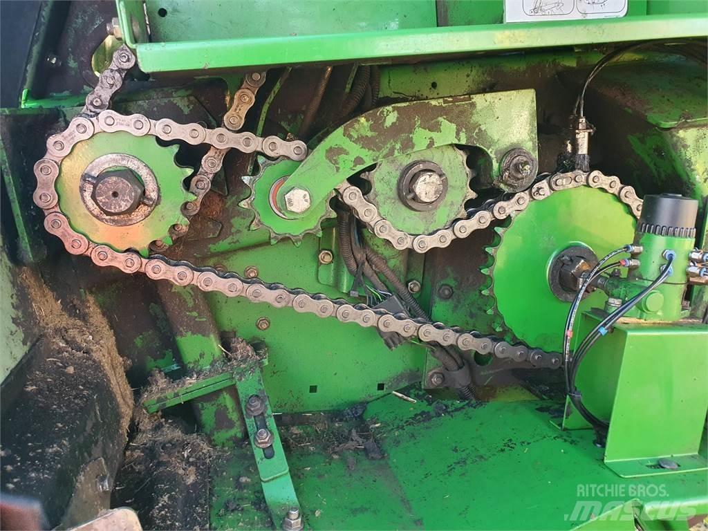 John Deere 854 Presse à balle ronde