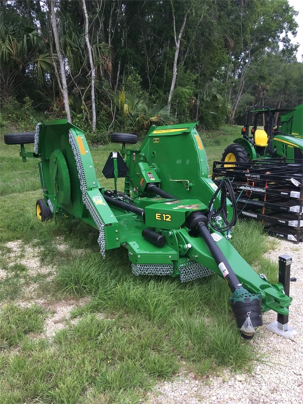 John Deere FC12E Dérouleuse, pailleuse
