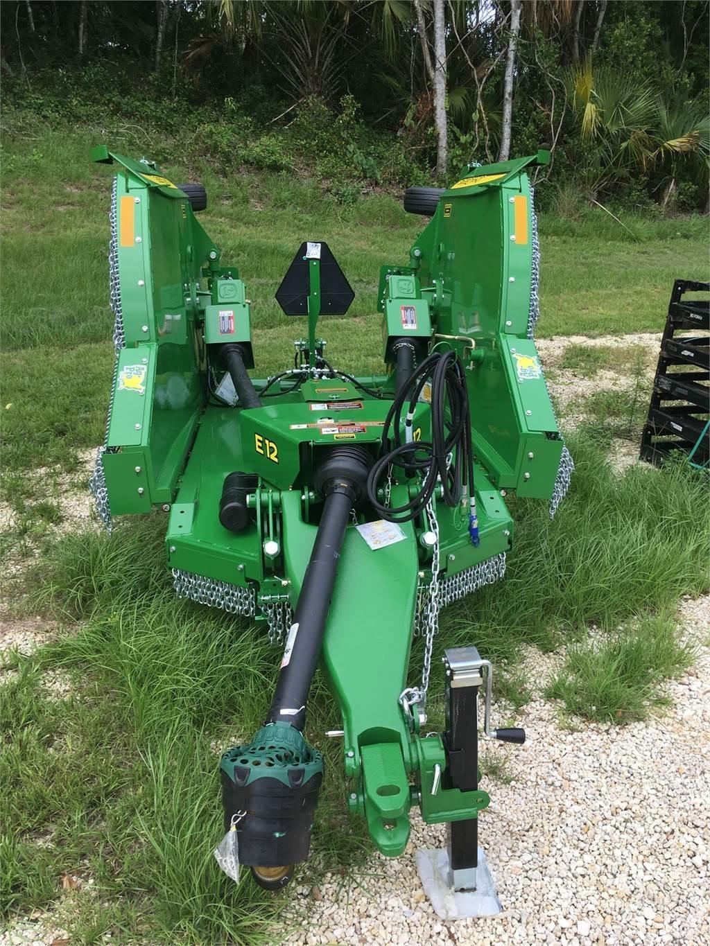 John Deere FC12E Dérouleuse, pailleuse