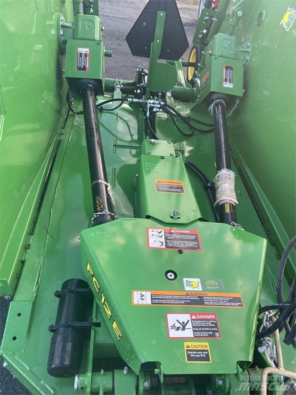 John Deere FC12E Dérouleuse, pailleuse