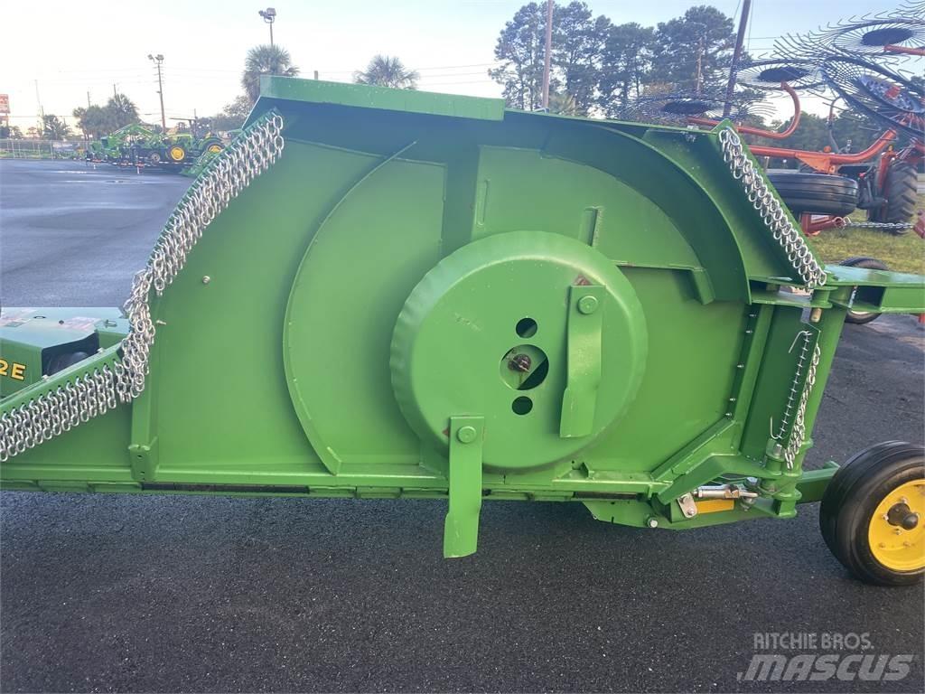 John Deere FC12E Dérouleuse, pailleuse