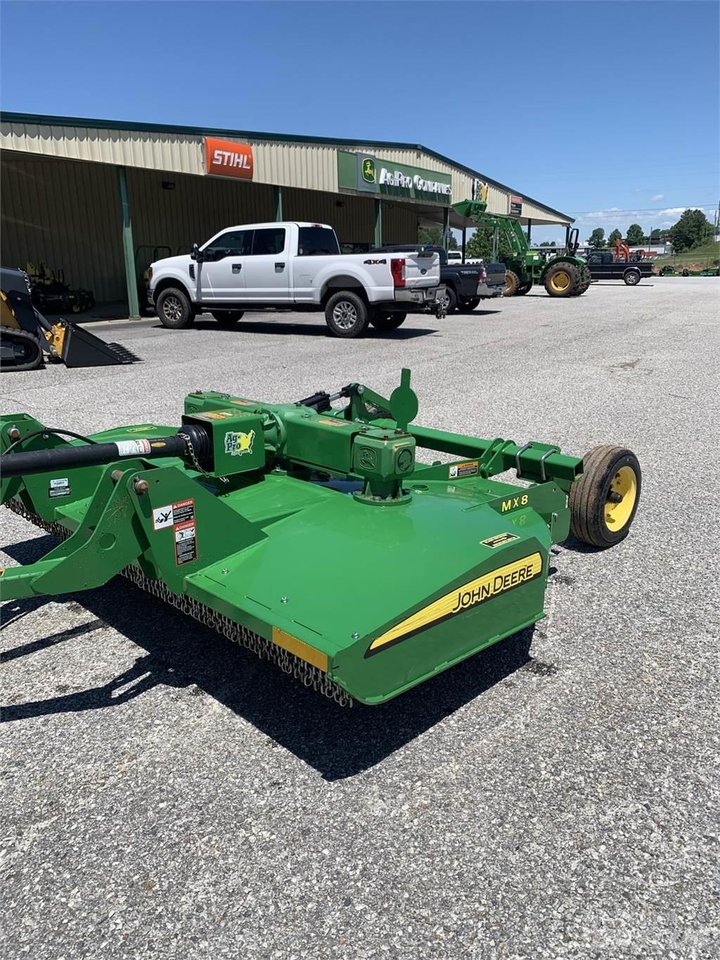 John Deere MX8 Dérouleuse, pailleuse
