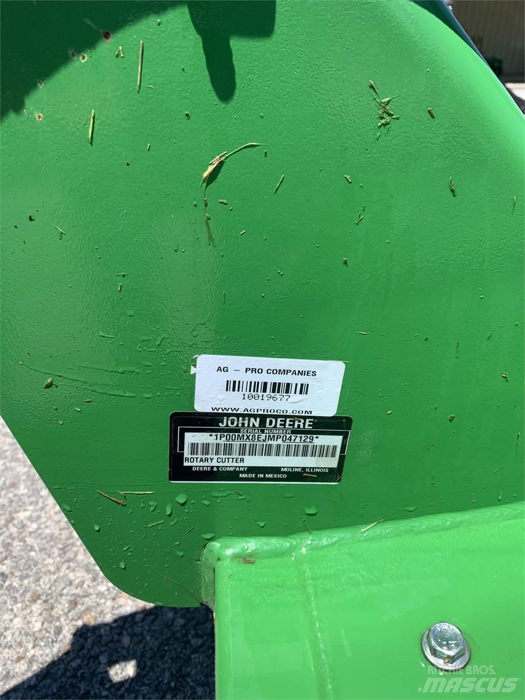 John Deere MX8 Dérouleuse, pailleuse