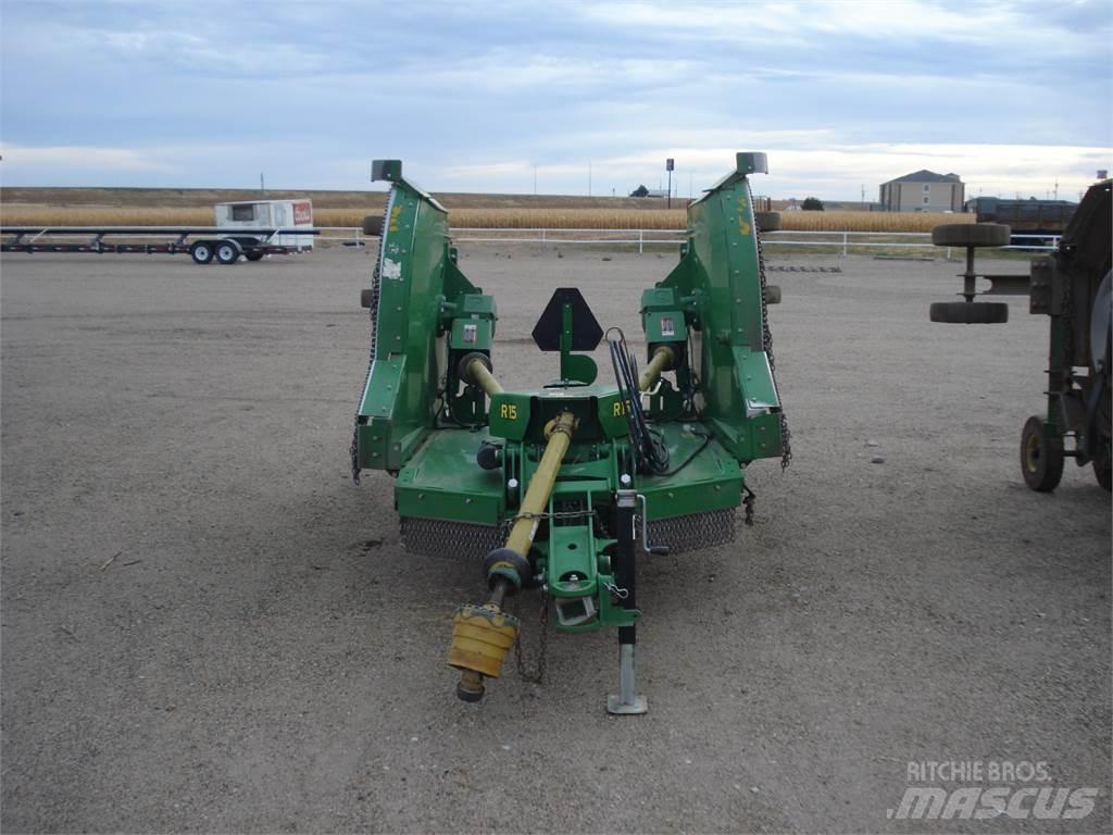 John Deere R15 Dérouleuse, pailleuse