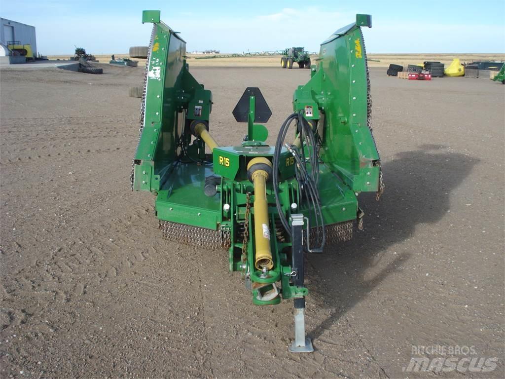 John Deere R15 Dérouleuse, pailleuse
