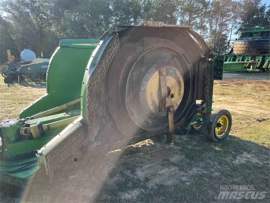 John Deere R15 Dérouleuse, pailleuse