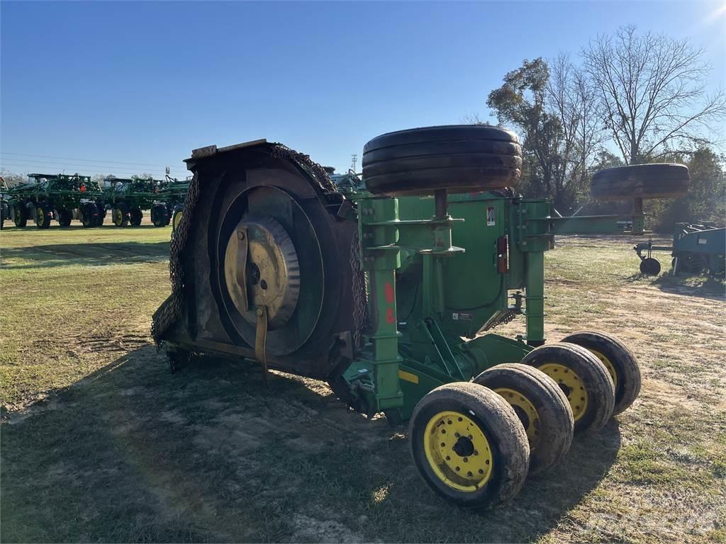 John Deere R15 Dérouleuse, pailleuse