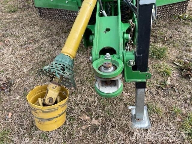 John Deere R20 Dérouleuse, pailleuse