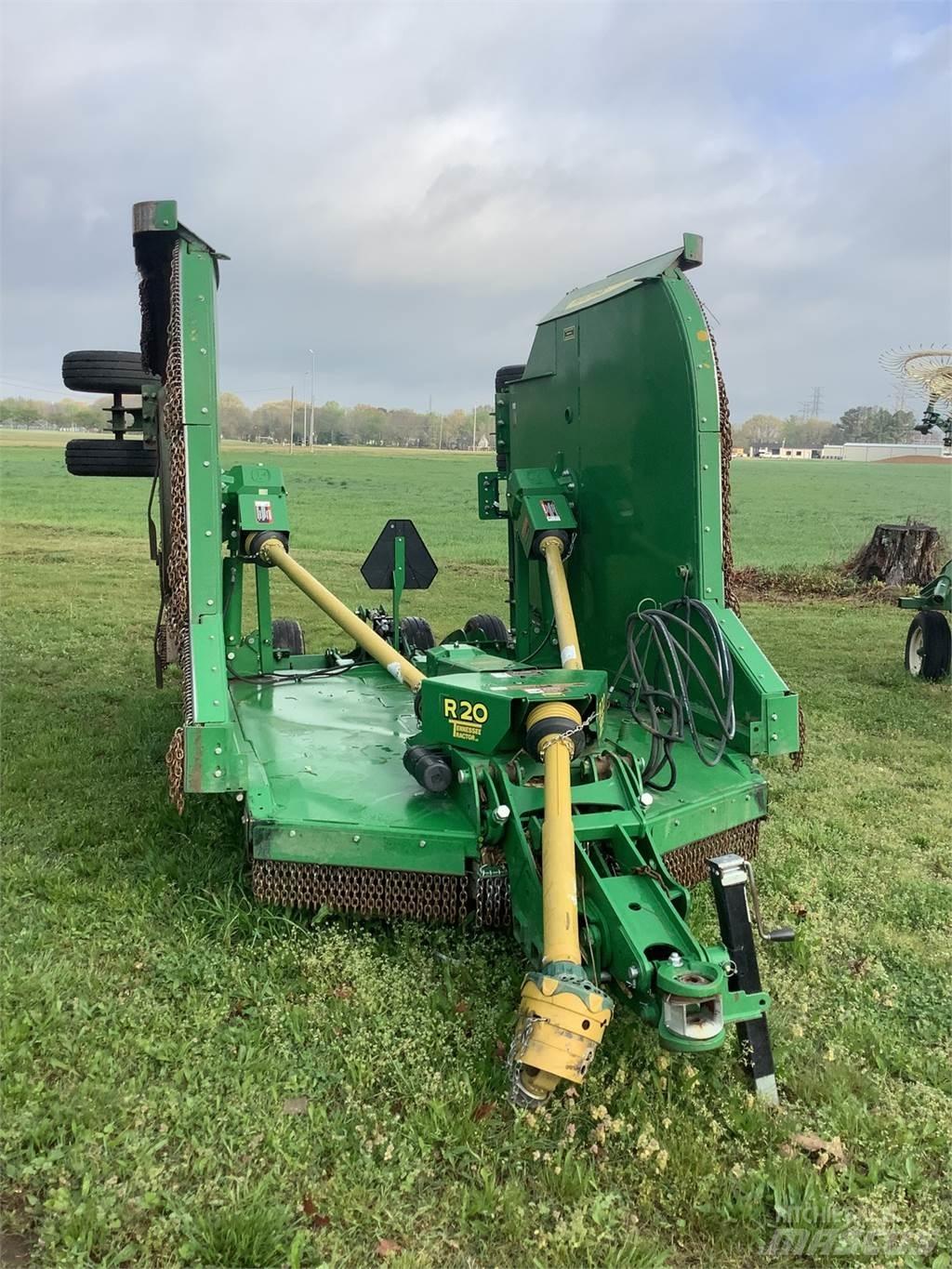 John Deere R20 Dérouleuse, pailleuse