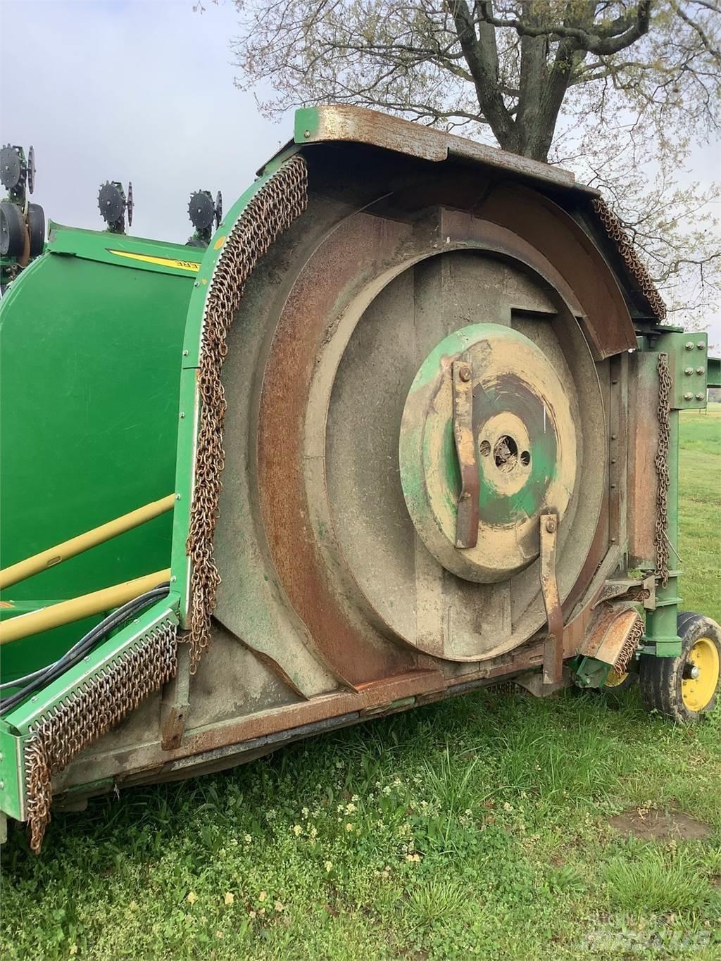 John Deere R20 Dérouleuse, pailleuse