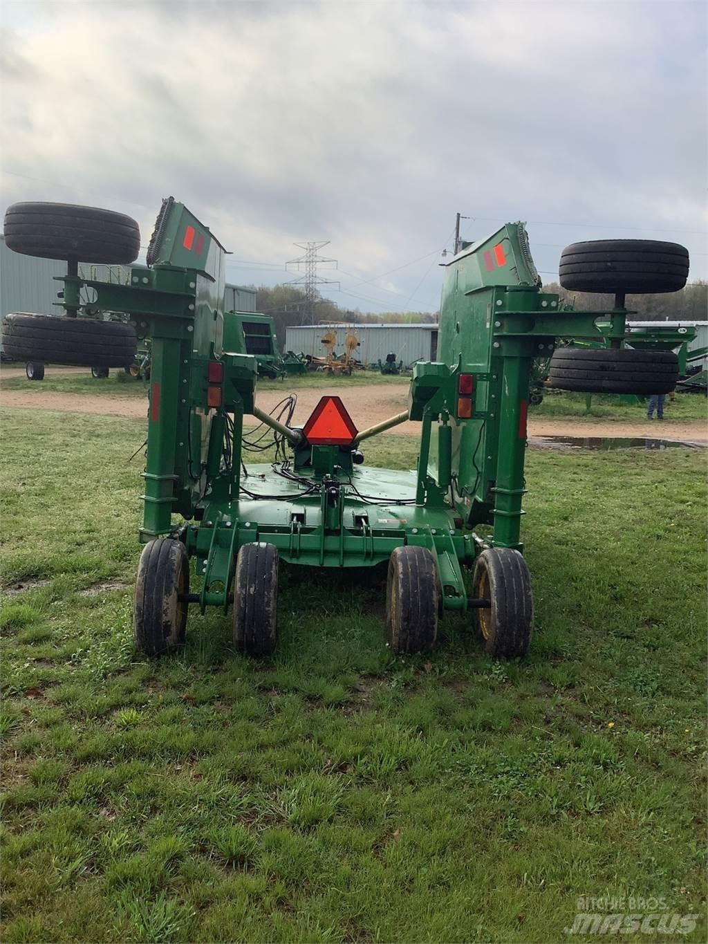 John Deere R20 Dérouleuse, pailleuse
