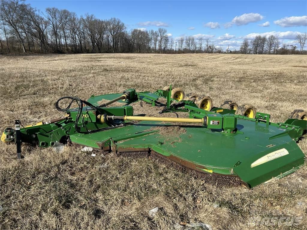 John Deere R20 Dérouleuse, pailleuse