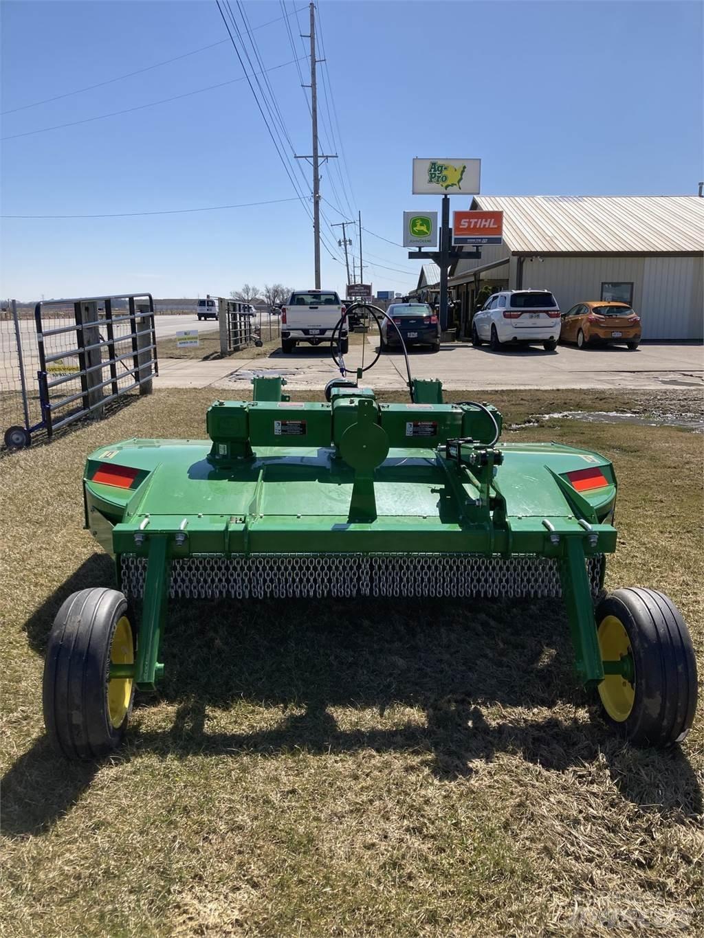 John Deere RC8M Dérouleuse, pailleuse